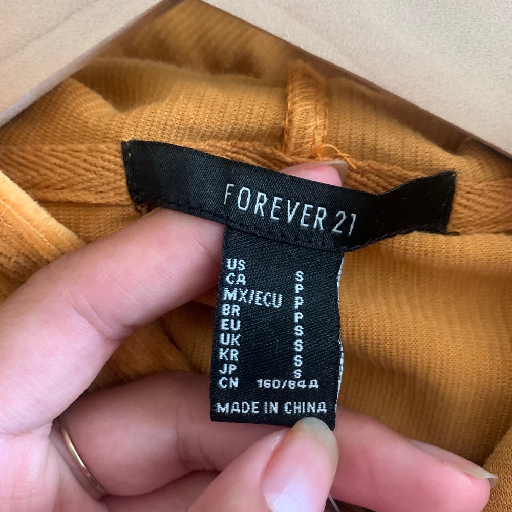 Cropped & Ribbed Forever 21 Sweater π - Picture 3 of 3